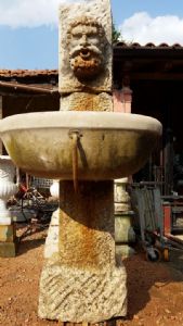 Stone column fountain